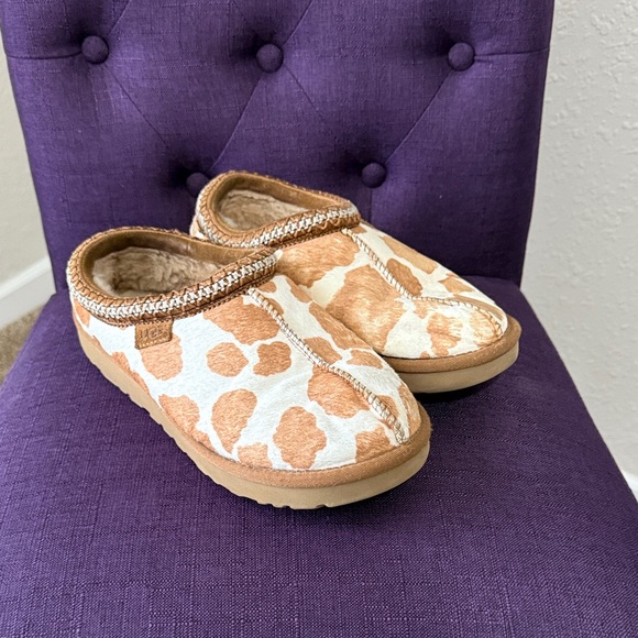 UGG Other - Cozy Slip-On Ugg Tasman Shoes - Tan and Cream